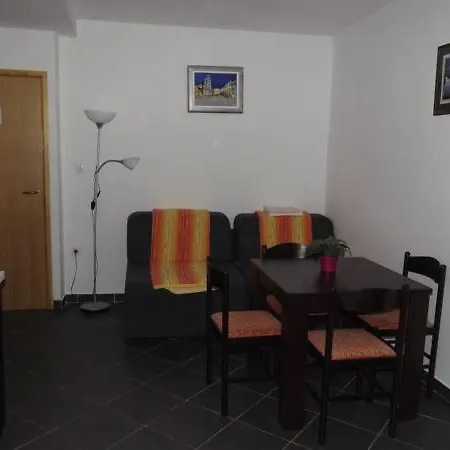 Apartman Holidays 3 *
